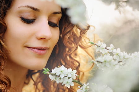 women's brown curl hair and white petaled flowers