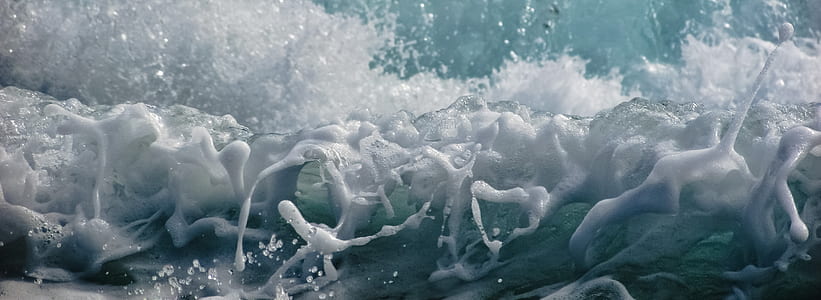 close-up photography of water splash