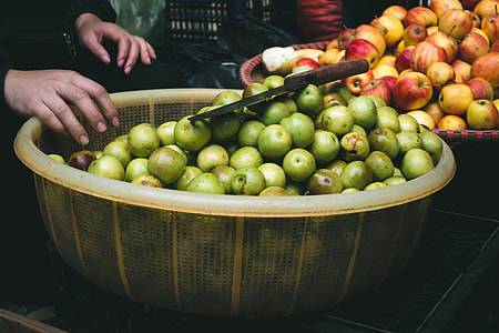 Small apples at a market