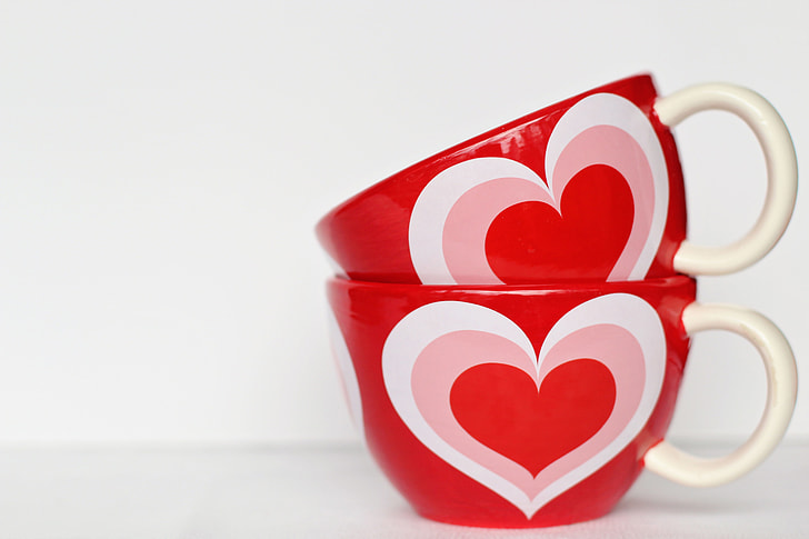 Coffee cups with love hearts