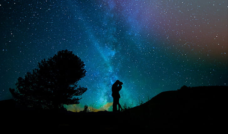silhouette couple kissing under starry night