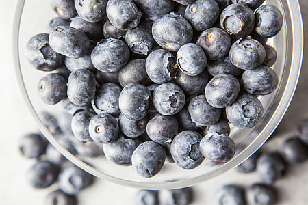 Close-up shot of blueberries in a glass bowl, image captured with a Canon 5D DSLR