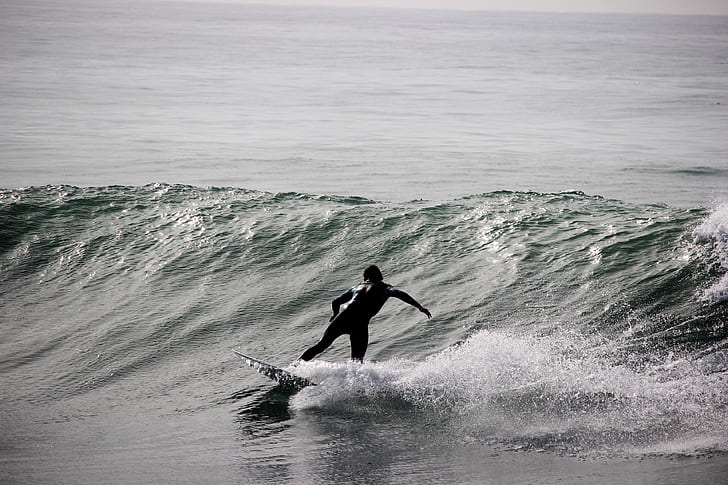 man surfing during daytime