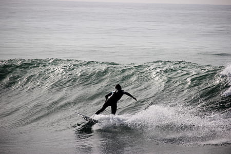 man surfing during daytime