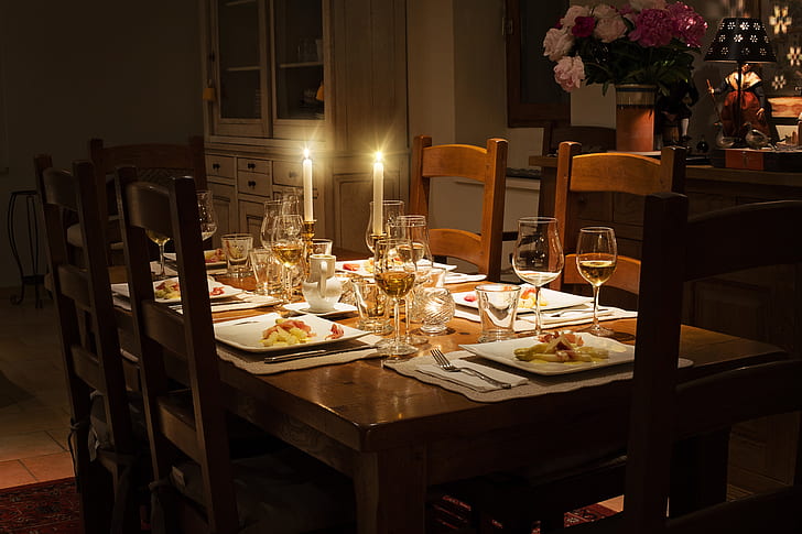 photo of formal dinner setting