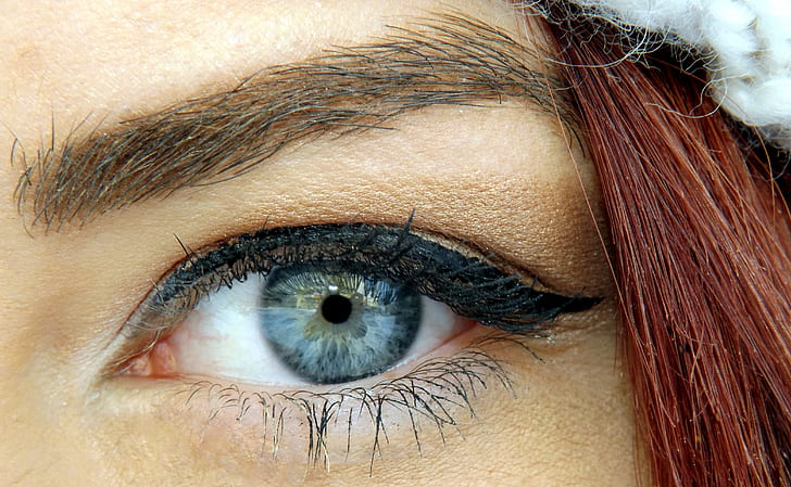 closeup photo of woman's left eye