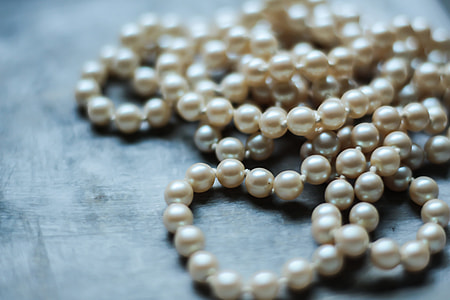 close-up photography of white pearl jewelry