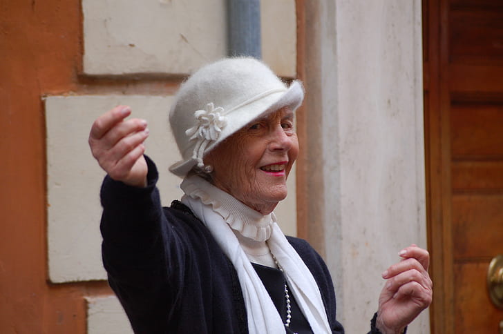 woman wearing white cloche hat and black long-sleeved top