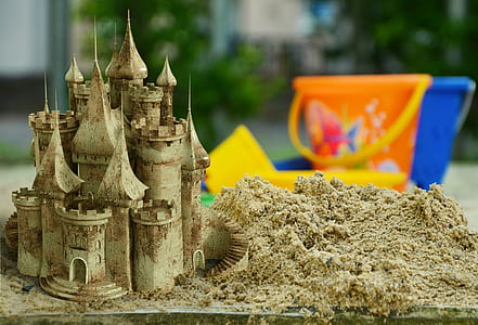 shallow focus photography of sand castle