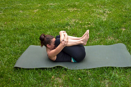 woman lying on the yoga mat doing exercise