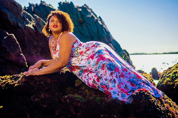 Easy Photography Poses with our free Photography Posing Guide for Plus Size  Women | Creative Photography Classes