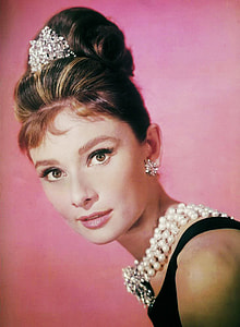 photo of Audrey Hepburn wearing pearl necklace