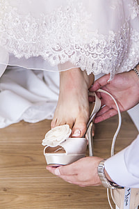 women's unpaired white leather peep-toe heels