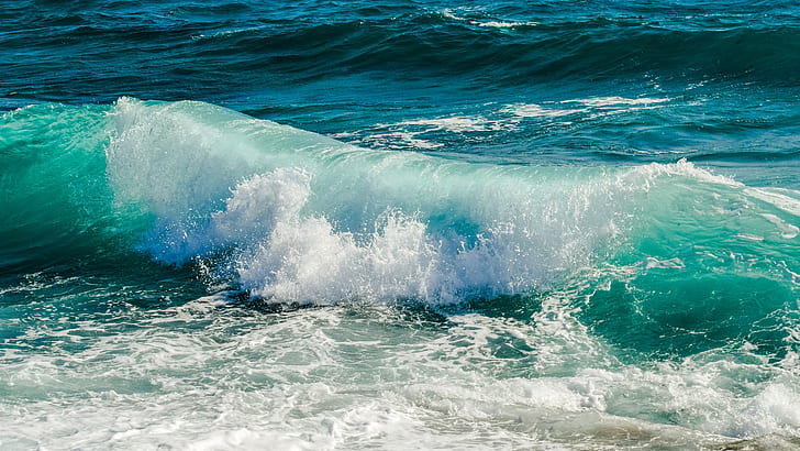Royalty-Free photo: Closeup photo of ocean wave