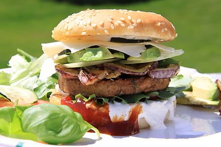 burger with vegetables