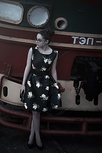 woman wearing black and white floral sleeveless dress
