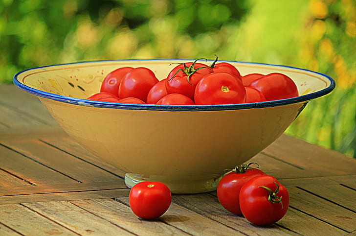 cherry tomatoes during daytime