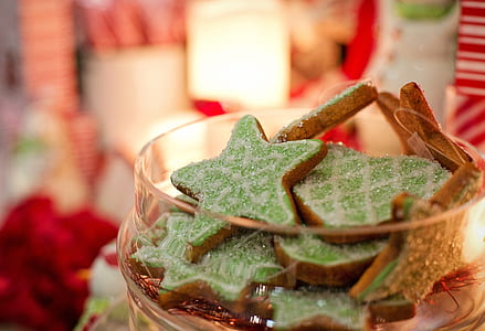 green and brown star-shaped cookies