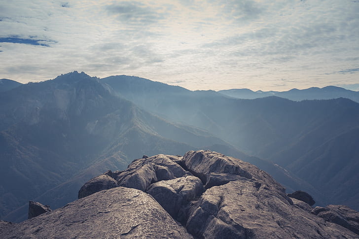 top view of mountain during daytime