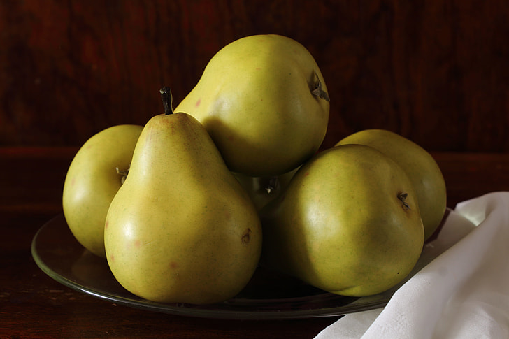 bunch of green pears on green plate
