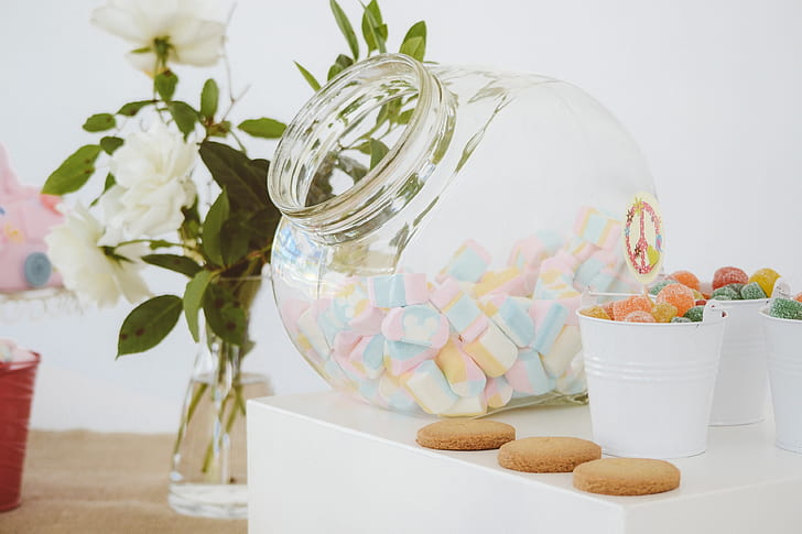 clear glass jar with marshmallow inside