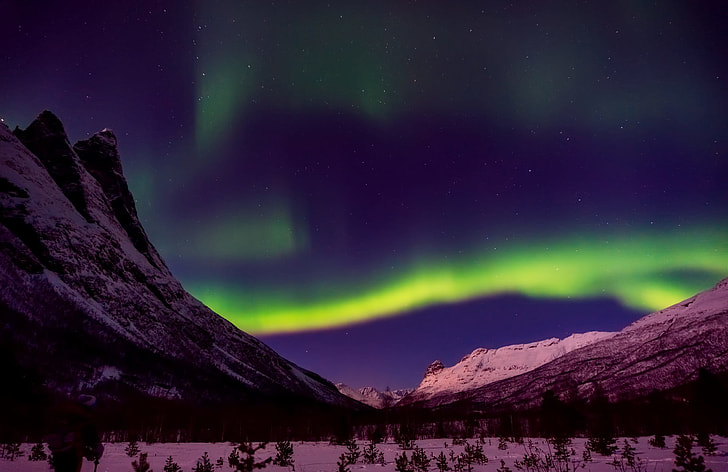 aurora borealis above mountains