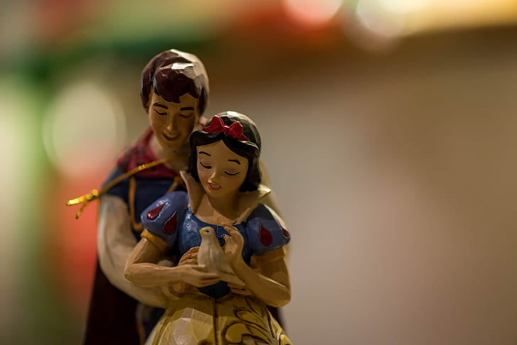 Snow White ceramic figurine