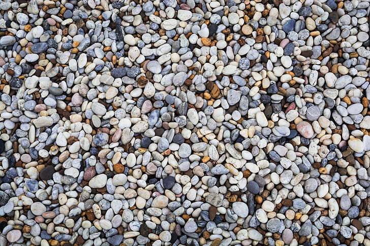 assorted-color pebble ground