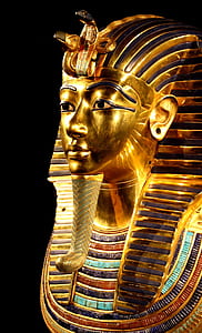 Nefertiti statue