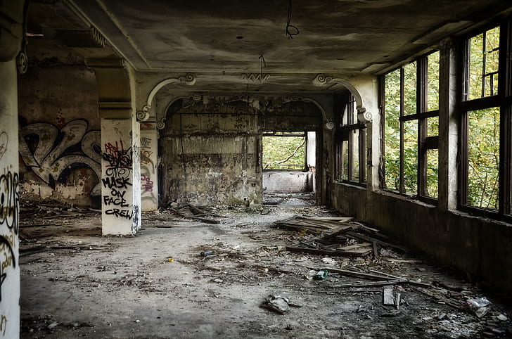 abandoned building photo during daytime
