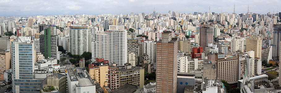 panoramic photography of high-rise buildings at daytime