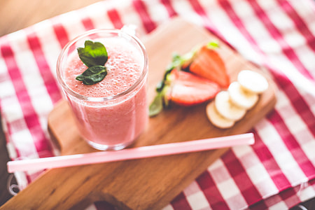 Fresh and Yummy Smoothie with Strawberries & Bananas
