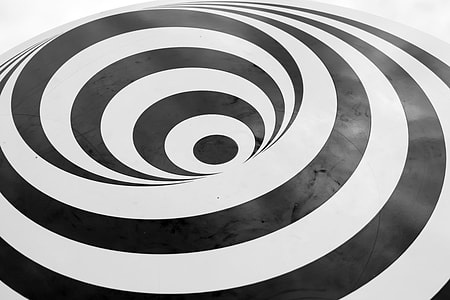 white and black spiral illusion