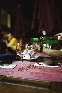 Close up picture of empty glasses in restaurant