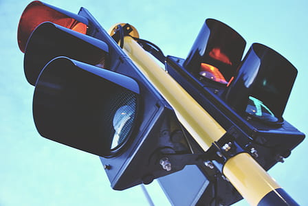 black and yellow traffic light