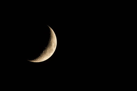 crescent moon on night