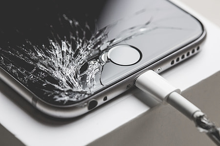 Crashed iPhone 6 with Cracked Screen Display