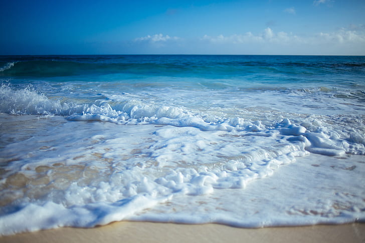Royalty-Free photo: Photo of seawaves on seashore during daytime | PickPik