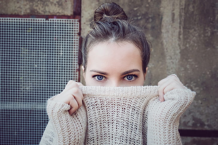 shallow focus photography of woman wearing gray sweater