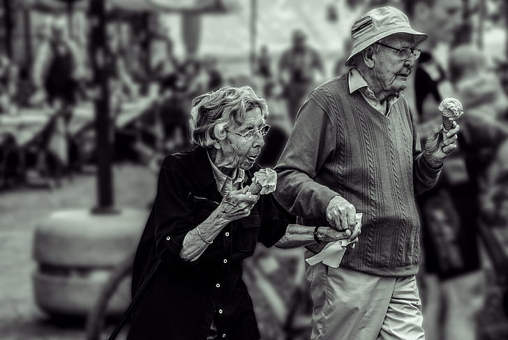 photo of man and woman holding ice creams
