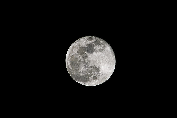 selective focus of full moon
