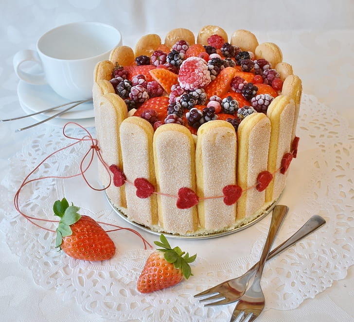 blackberry and strawberry cake