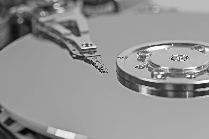 close-up photography of hard drive disc