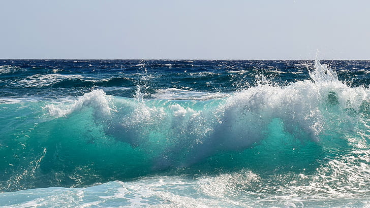 green ocean wave during daytime