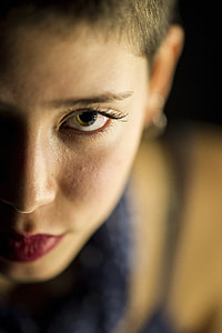 close-up photography of woman's face
