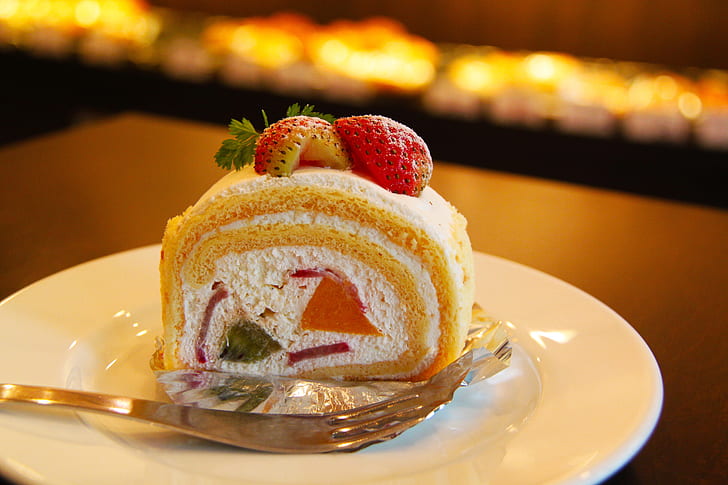 strawberry topped cake