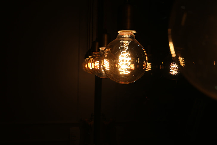 yellow light lamp