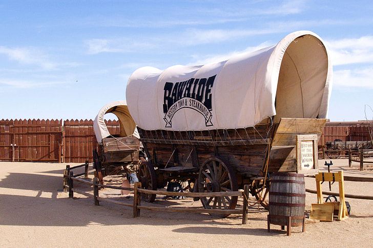 photo of brown and white Bawaide carriage