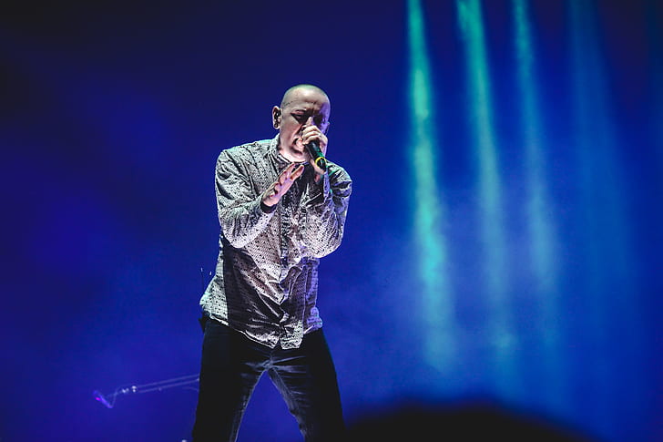 Chester Linkin Park Bennington Singing on Stage