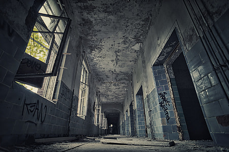 structural photo of abandoned building